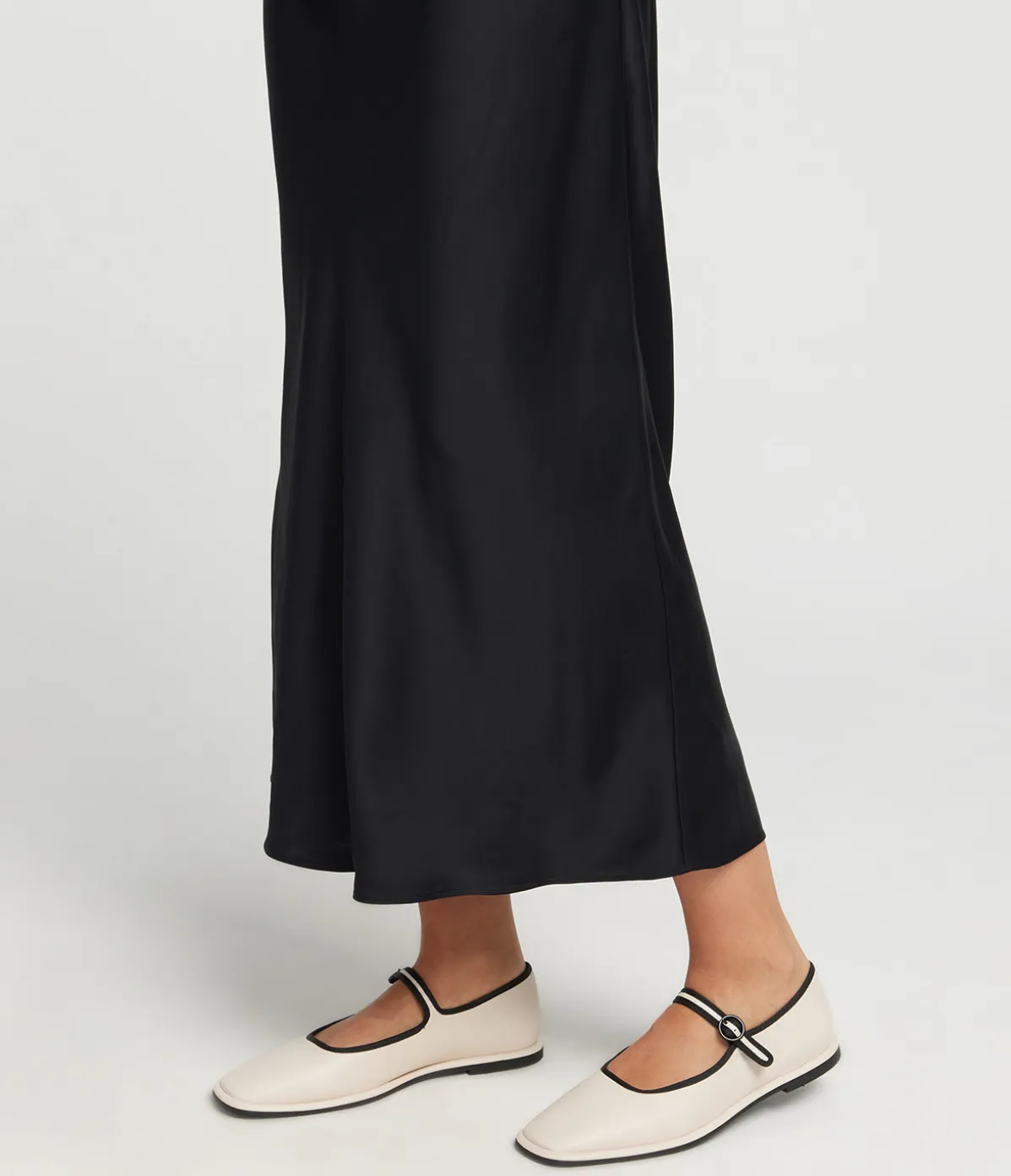 Fabiana Ballet Flat In Bone And Black