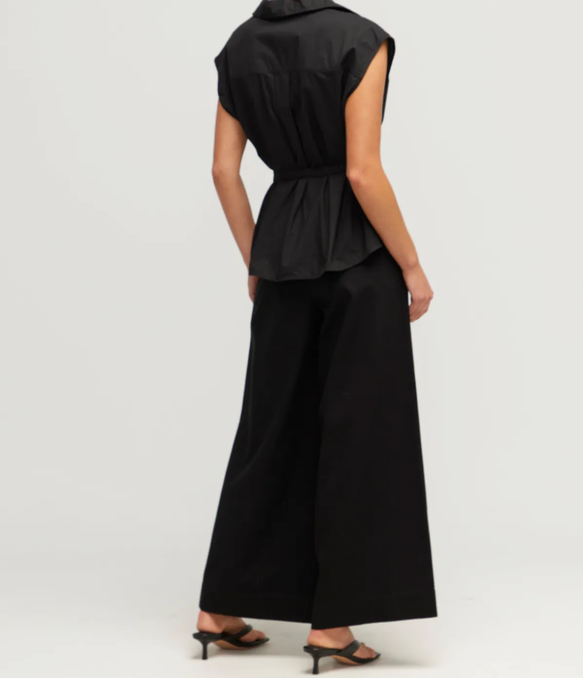 Juno Belted Shirt In Black