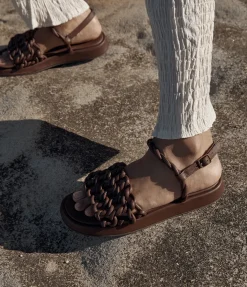 Loop Sandal In Chocolate
