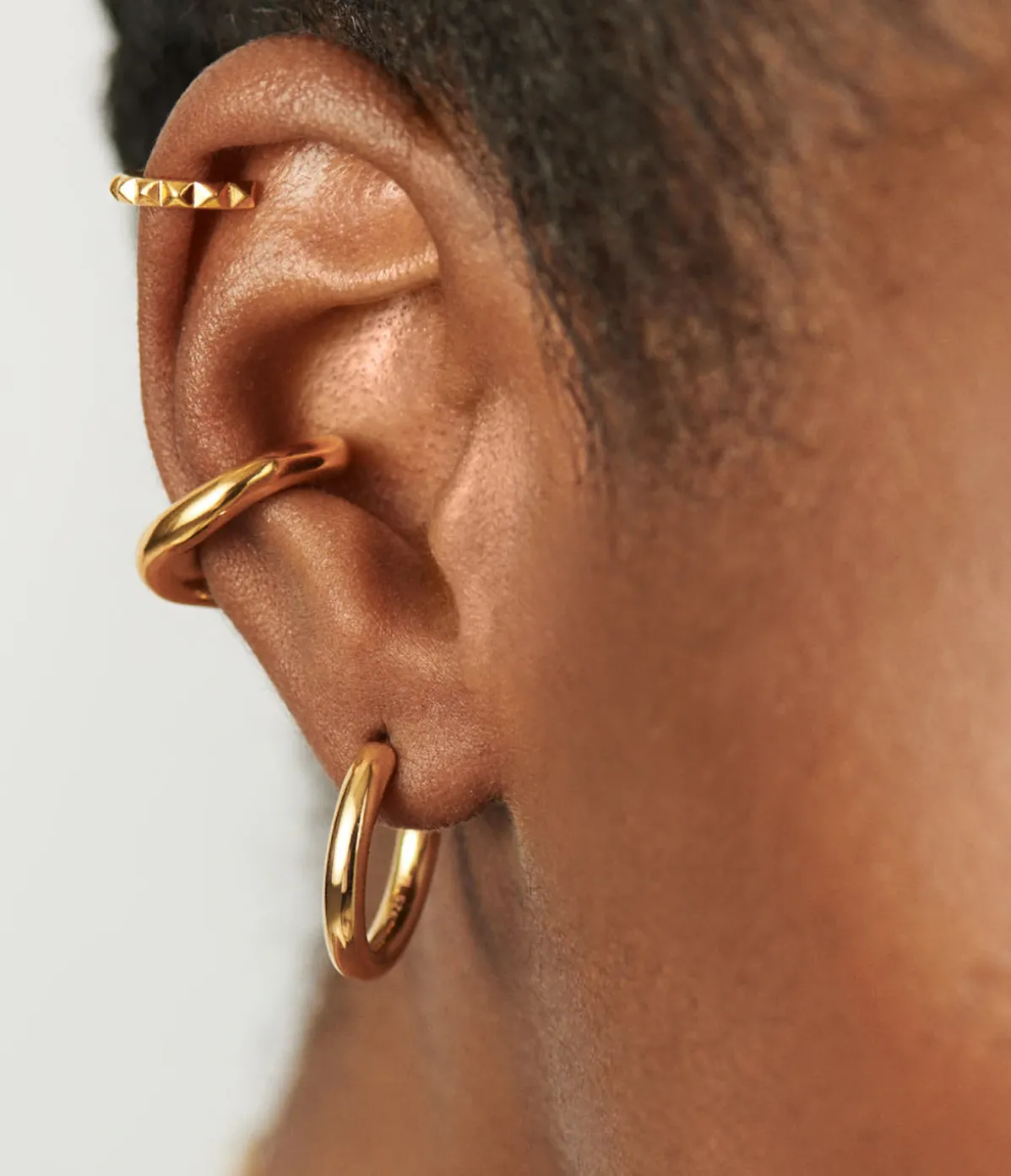 Medium Tunnel Hoop In Gold