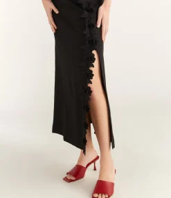 Rosebud Lace Skirt In Black