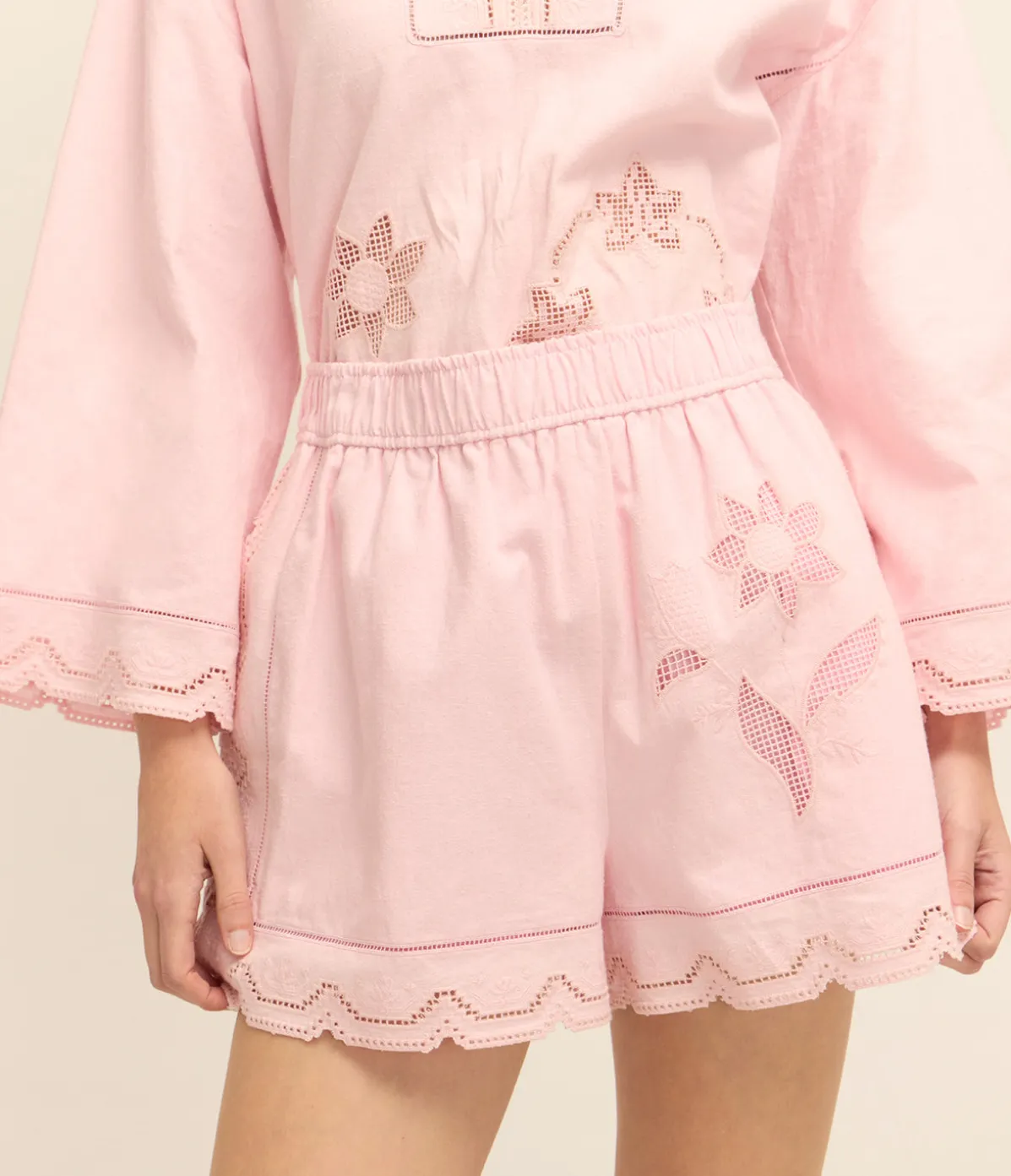 Table Cloth Lace Short In Ballet Pink
