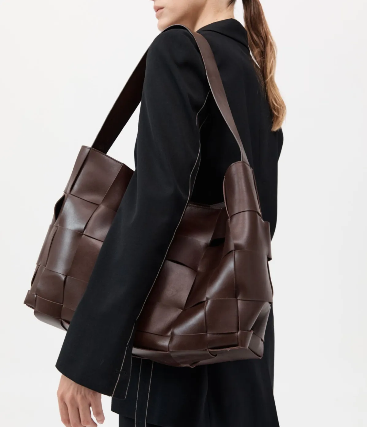Woven Large Tote In Chocolate